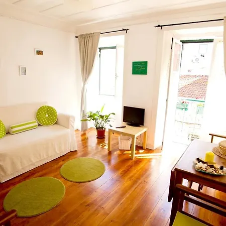 아파트 With One Bedroom In With Wonderful City View Balcony And Wifi 12 Km From The Beach 리스본